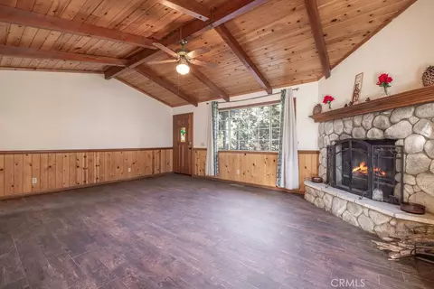 Living - 252 Riverside, Sugarloaf, CA 92386 photo 2 of 4