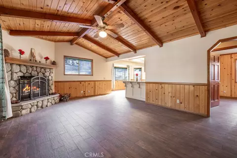 Living - 252 Riverside, Sugarloaf, CA 92386 photo 3 of 4