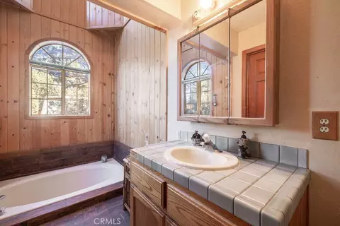 Bath - 252 Riverside, Sugarloaf, CA 92386 photo 1 of 3