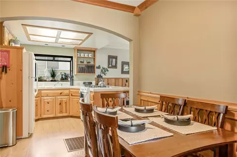 Dining - 380 Hemlock, Lake Arrowhead, CA 92352 photo 1 of 1