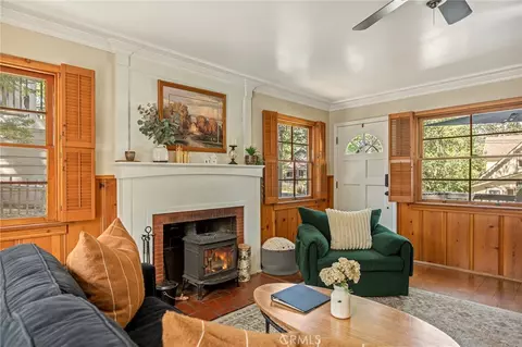 Living - 380 Hemlock, Lake Arrowhead, CA 92352 photo 2 of 5