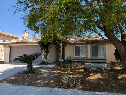 955 Peacock Dr, San Jacinto, CA 92583