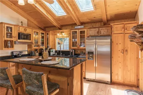 Kitchen - 40356 Cliff Ln, Big Bear Lake, CA 92315 photo 3 of 5