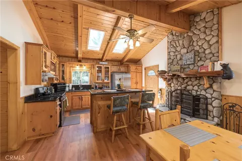 Kitchen - 40356 Cliff Ln, Big Bear Lake, CA 92315 photo 1 of 5