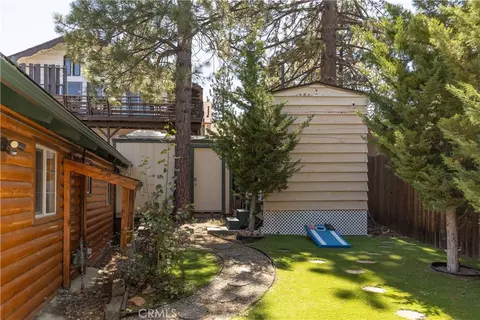 Exterior - 40356 Cliff Ln, Big Bear Lake, CA 92315 photo 3 of 8