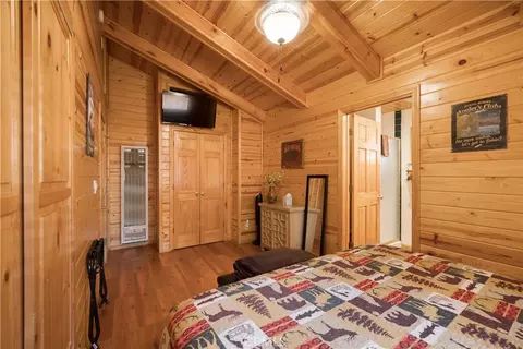 Bedroom - 40356 Cliff Ln, Big Bear Lake, CA 92315 photo 3 of 5