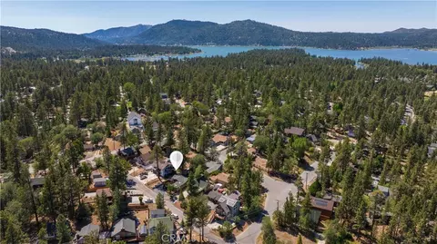 View/Area - 40356 Cliff Ln, Big Bear Lake, CA 92315 photo 3 of 5