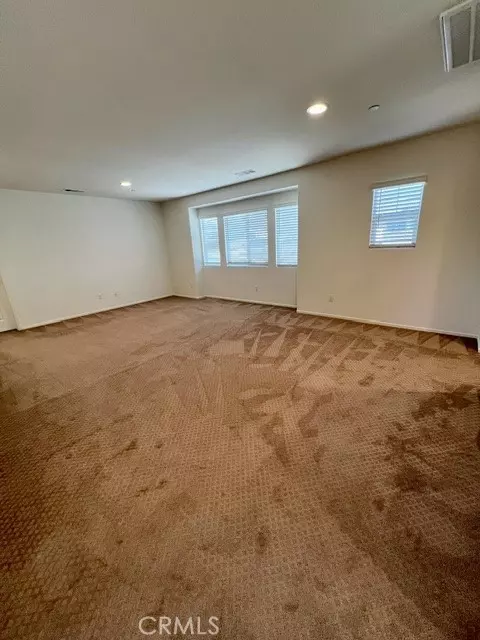 Living - 264 Tanglewood Dr, Calimesa, CA 92320 photo 2 of 3