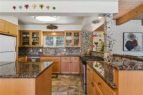 Kitchen - 27711 Hamiltair Dr, Lake Arrowhead, CA 92352 photo 1 of 3