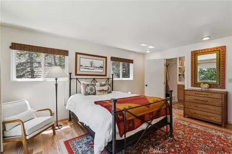 Bedroom - 27711 Hamiltair Dr, Lake Arrowhead, CA 92352 photo 3 of 10