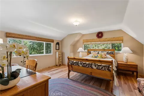 Bedroom - 27711 Hamiltair Dr, Lake Arrowhead, CA 92352 photo 4 of 10