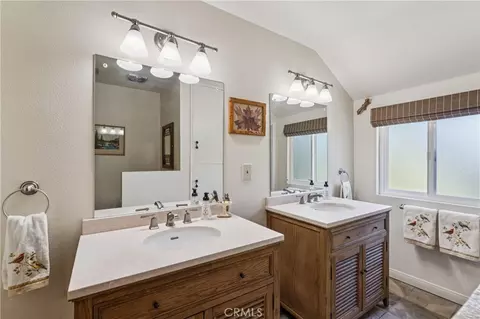 Bath - 27711 Hamiltair Dr, Lake Arrowhead, CA 92352 photo 4 of 4