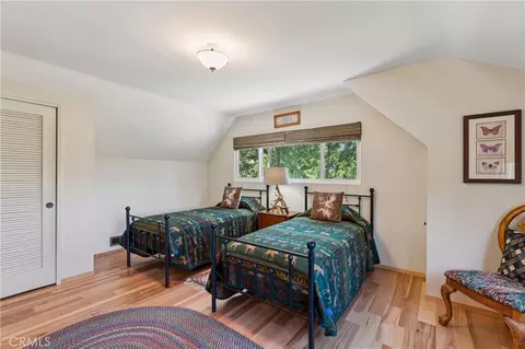 Bedroom - 27711 Hamiltair Dr, Lake Arrowhead, CA 92352 photo 10 of 10