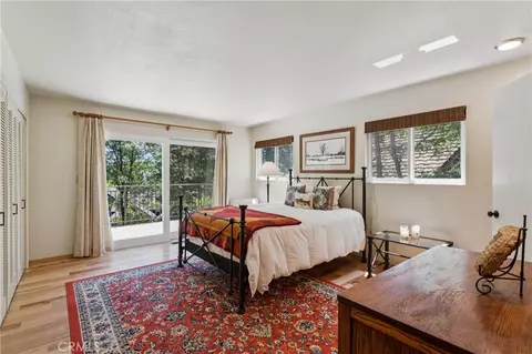 Bedroom - 27711 Hamiltair Dr, Lake Arrowhead, CA 92352 photo 1 of 10