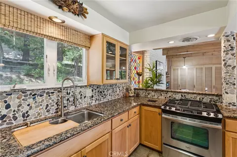 Kitchen - 27711 Hamiltair Dr, Lake Arrowhead, CA 92352 photo 3 of 3