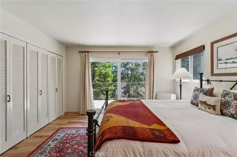 Bedroom - 27711 Hamiltair Dr, Lake Arrowhead, CA 92352 photo 2 of 10
