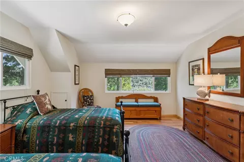 Bedroom - 27711 Hamiltair Dr, Lake Arrowhead, CA 92352 photo 9 of 10