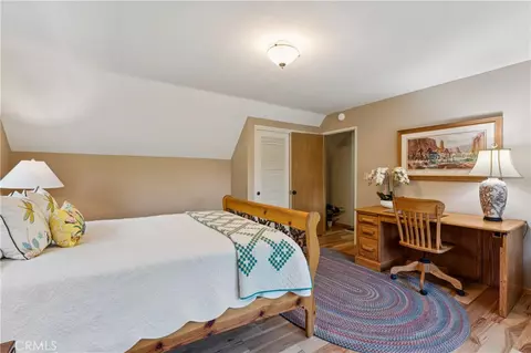 Bedroom - 27711 Hamiltair Dr, Lake Arrowhead, CA 92352 photo 5 of 10