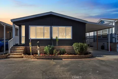 201 Road Runner Ln, Fountain Valley, CA 92708