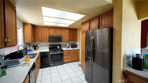 Kitchen - 14049 Trigger, Victorville, CA 92392 photo 1 of 1