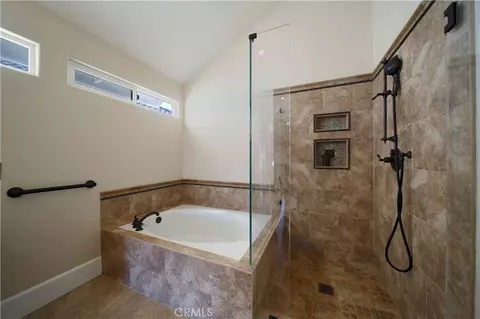 Bath - 6627 E Pinnacle Pointe, Orange, CA 92869 photo 3 of 4