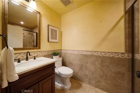 Bath - 6627 E Pinnacle Pointe, Orange, CA 92869 photo 1 of 4