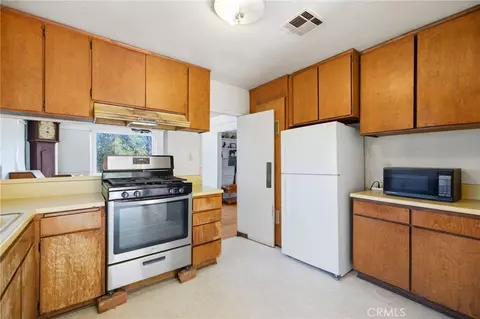 Kitchen - 1464 Pacific St, Redlands, CA 92373 photo 2 of 2