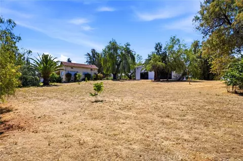 Exterior - 1464 Pacific St, Redlands, CA 92373 photo 6 of 9