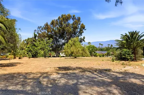 Exterior - 1464 Pacific St, Redlands, CA 92373 photo 7 of 9