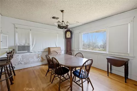 Dining - 1464 Pacific St, Redlands, CA 92373 photo 2 of 2