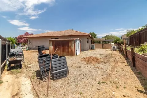 Exterior - 235 Pinewood Ct, Redlands, CA 92374 photo 6 of 7