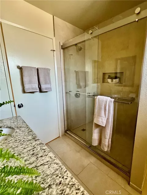 Bath - 235 Pinewood Ct, Redlands, CA 92374 photo 4 of 5