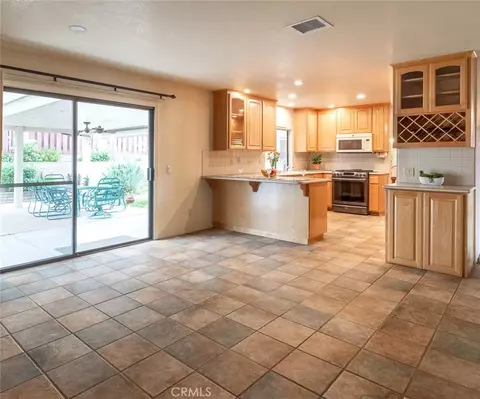 Living - 235 Pinewood Ct, Redlands, CA 92374 photo 2 of 4
