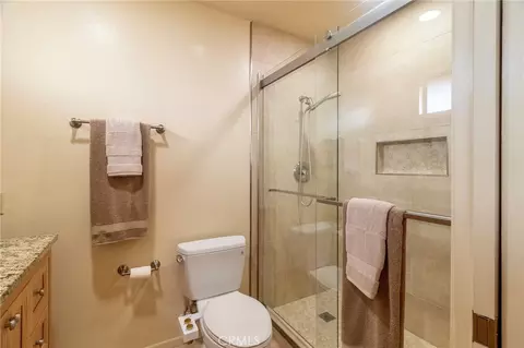 Bath - 235 Pinewood Ct, Redlands, CA 92374 photo 2 of 4