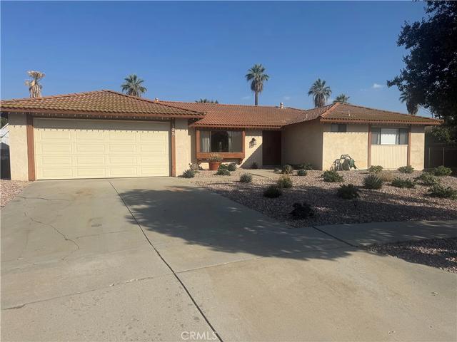 235 Pinewood Ct, Redlands, CA 92374