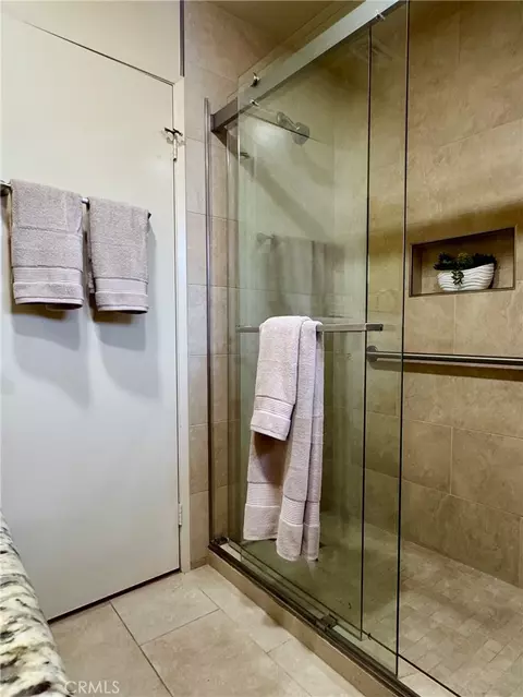 Bath - 235 Pinewood Ct, Redlands, CA 92374 photo 5 of 5