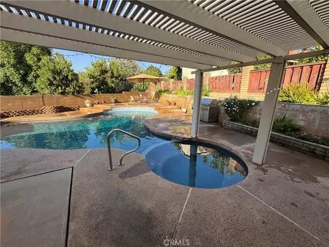 235 Pinewood Ct, Redlands, CA 92374 photo 2