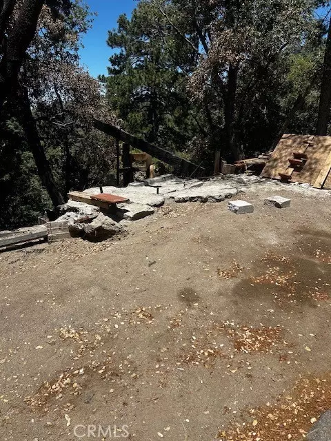 1102 Chateau Dr, Crestline, CA 92325