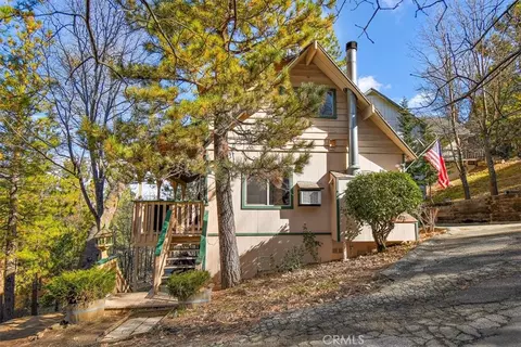 Exterior - 1241 Innsbruck, Lake Arrowhead, CA 92352 photo 4 of 8