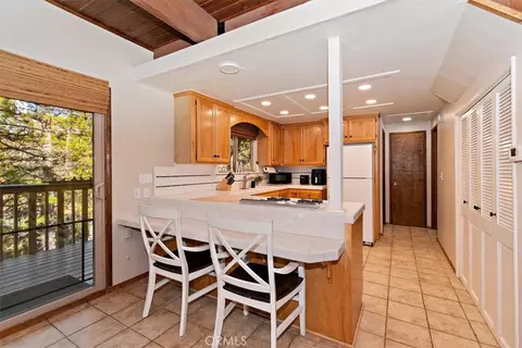 Kitchen - 1241 Innsbruck, Lake Arrowhead, CA 92352 photo 1 of 4
