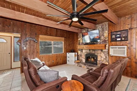 Living - 1241 Innsbruck, Lake Arrowhead, CA 92352 photo 3 of 4