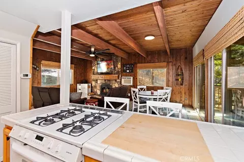 Kitchen - 1241 Innsbruck, Lake Arrowhead, CA 92352 photo 4 of 4