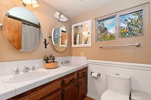 Bath - 1241 Innsbruck, Lake Arrowhead, CA 92352 photo 2 of 2