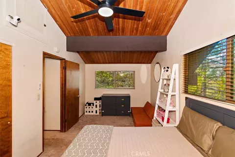 Bedroom - 1241 Innsbruck, Lake Arrowhead, CA 92352 photo 5 of 6