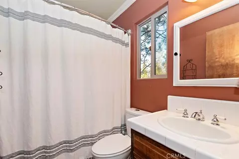 Bath - 1241 Innsbruck, Lake Arrowhead, CA 92352 photo 1 of 2