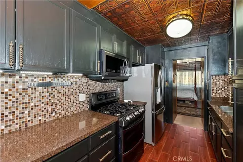 Kitchen - 571 Pine Ln, Sugarloaf, CA 92386 photo 1 of 4