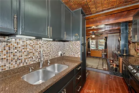 Kitchen - 571 Pine Ln, Sugarloaf, CA 92386 photo 3 of 4