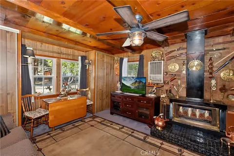 Living - 571 Pine Ln, Sugarloaf, CA 92386 photo 2 of 3