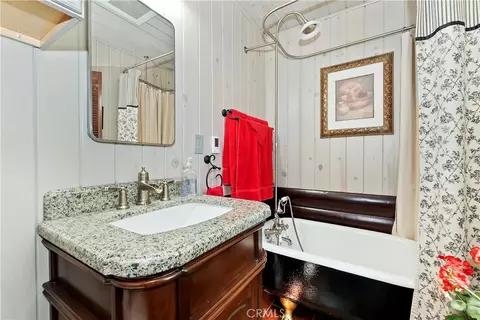 Bath - 571 Pine Ln, Sugarloaf, CA 92386 photo 1 of 3