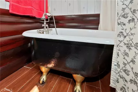 Bath - 571 Pine Ln, Sugarloaf, CA 92386 photo 2 of 3